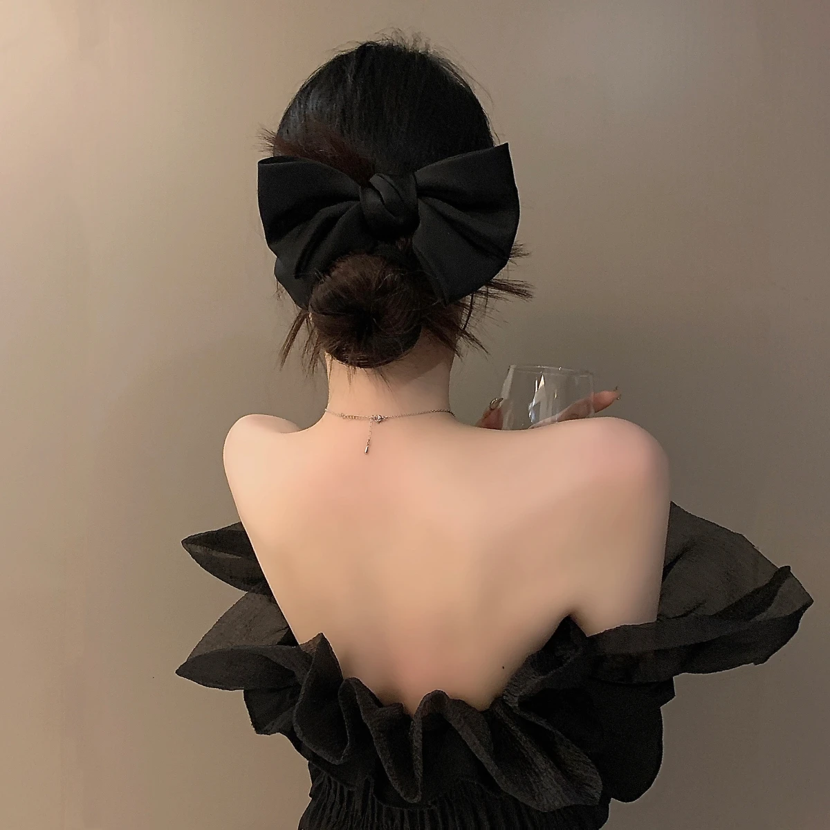 

Новые милые заколки для волос с бантом, однотонные заколки для волос с бантом для девочек, атласная заколка-бабочка, зажим для утконоса, Детс...