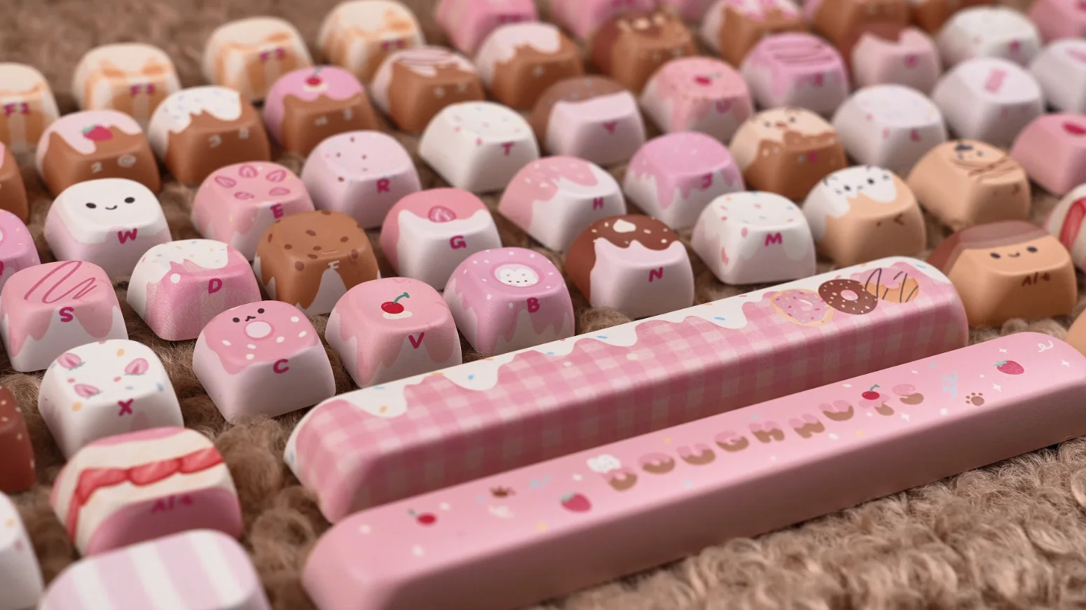 Фото KiiBOOM Dough Fluff Keycap 144 (MOA)/143 (вишня) 5-сторонние клавиши с сублимационной краской для 60%/65%/75%/TKL/полноразмерной механической клавиатуры №2