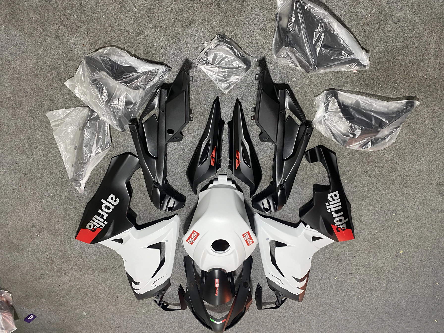 

Injection mold New Fairings Kit Fit For Aprilia RS4 50 125 RS125 2006 2007 2008 2009 2010 2011 RS 06 07 08 09 10 11 Bodywork Set