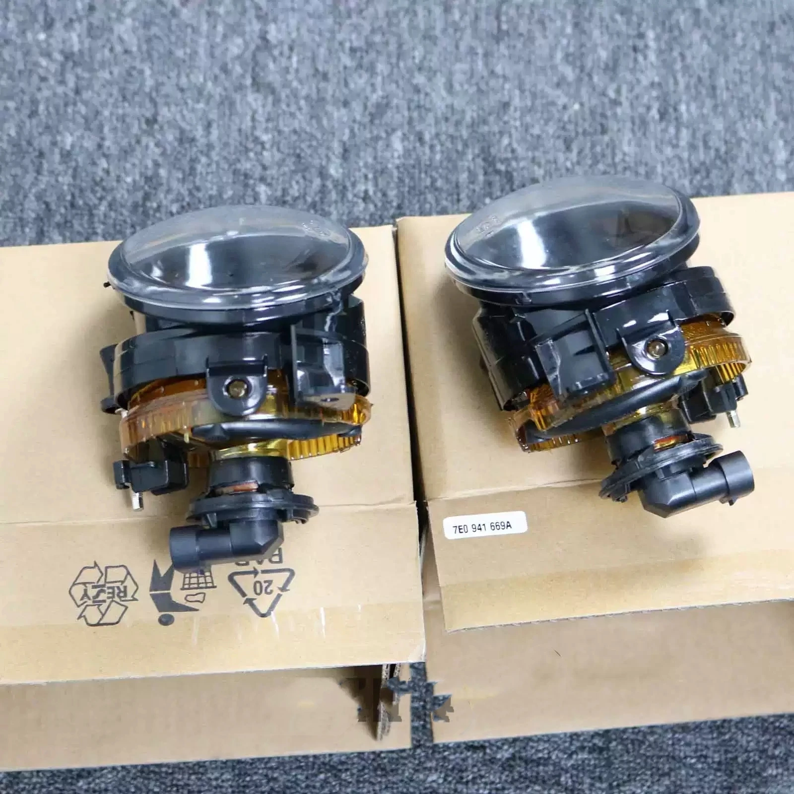 Фото Передняя противотуманная фара в сборе для Volkswagen Multivan T6 2010-2015 №4