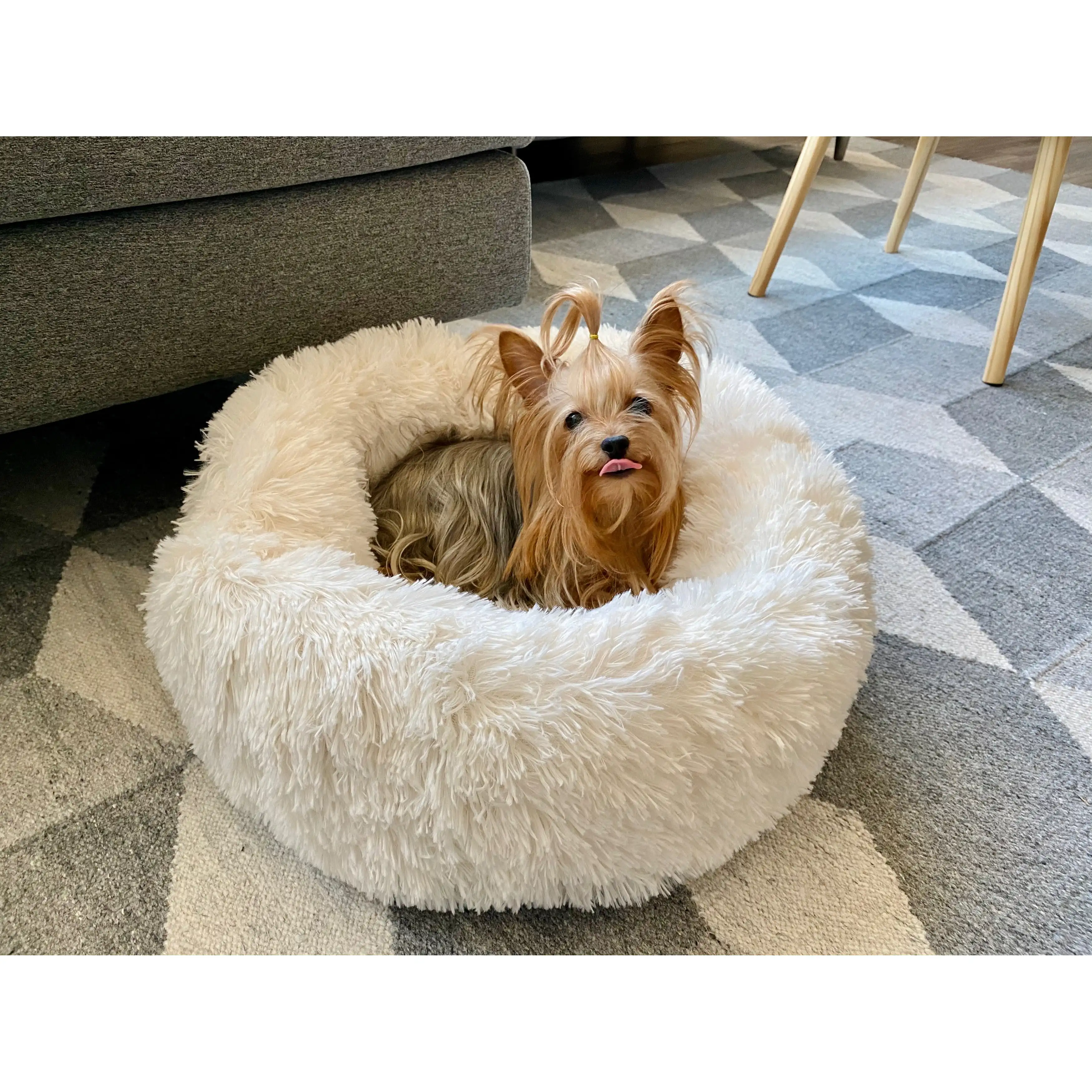 

HMTX Soft Plush Faux Fur Round Donut Pet Bed for Dogs and Cats, White - Medium