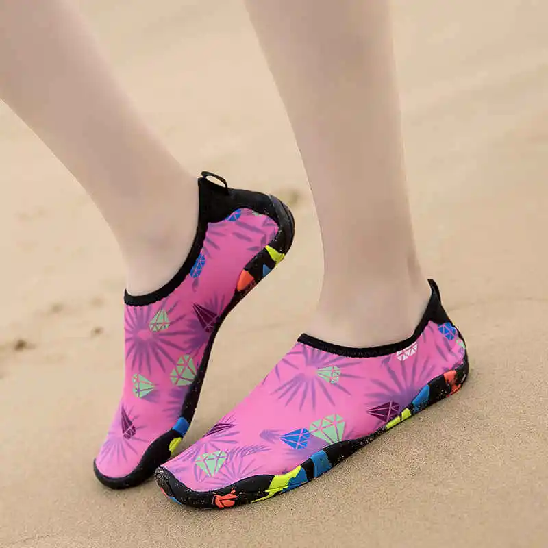 

Черные сандалии Супермягкие пляжные тапочки на платформе Мужская обувь без Кружева Повседневные яркие теннисные Дешевые Роскошные Дизайнерские сетчатые