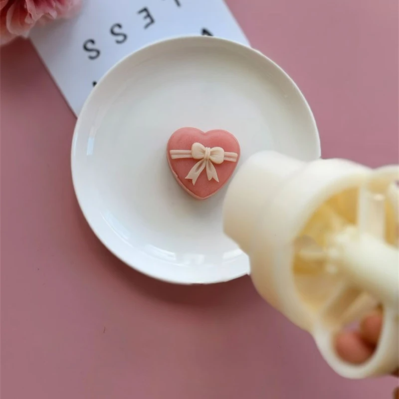 

Mini Love Mooncake Mould 20g Bowknot Mung Bean Moon Cake Hand-Pressed Mold Home Baking Food Grade Mid-autumn Festival Mould