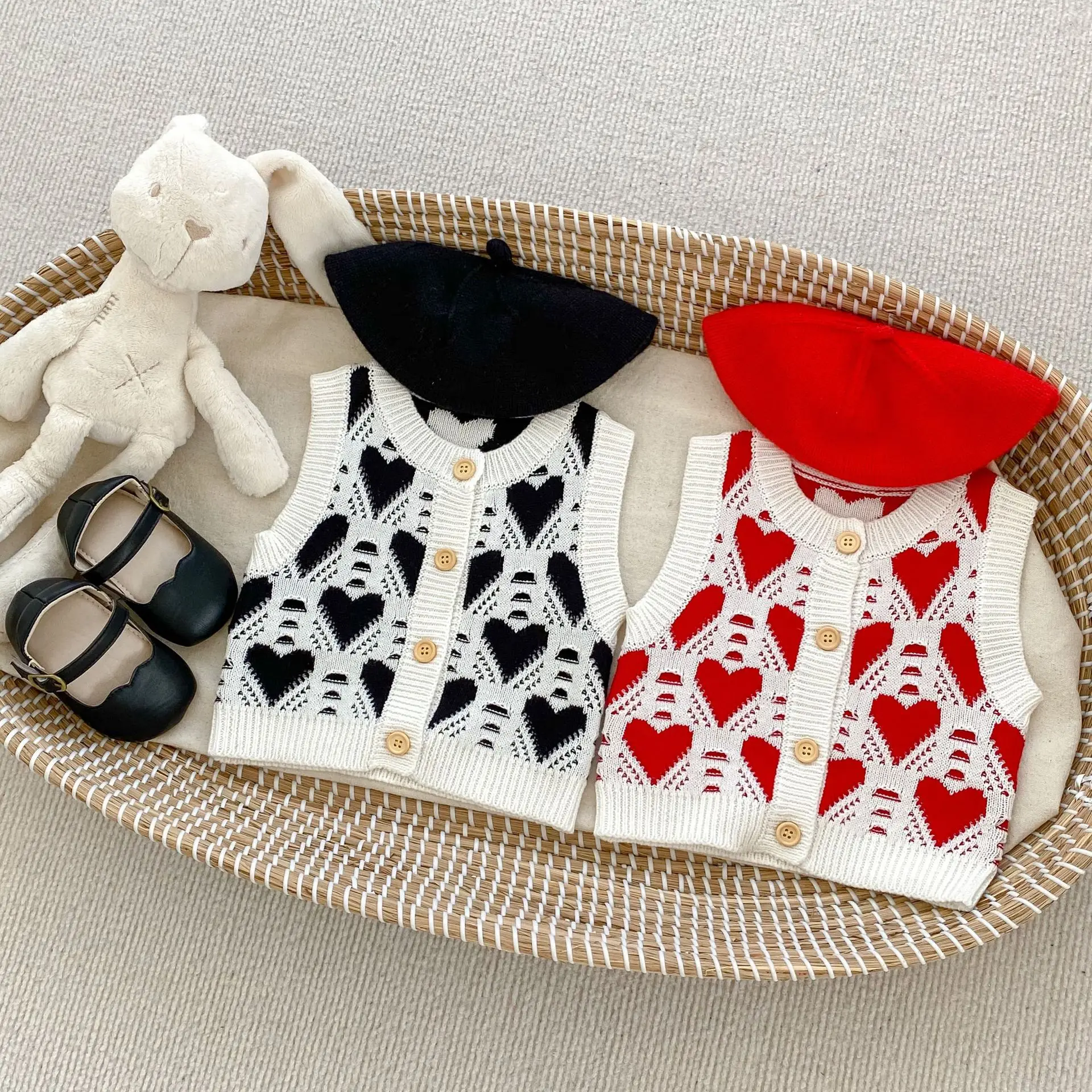

2023 Autumn New Baby Boys Knitted Vest Infant Girls Love Jacquard Sleeveless Cardigan Tops Cotton Toddler Kids Sweater Waistcoat