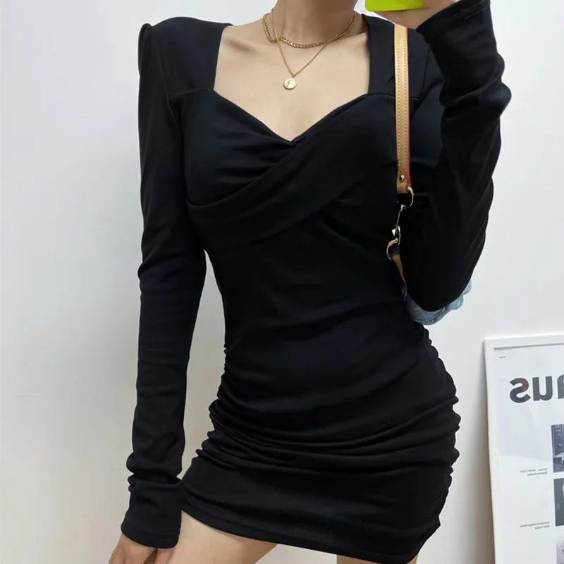 

Нарядное весеннее платье с V-образным вырезом и длинными рукавами