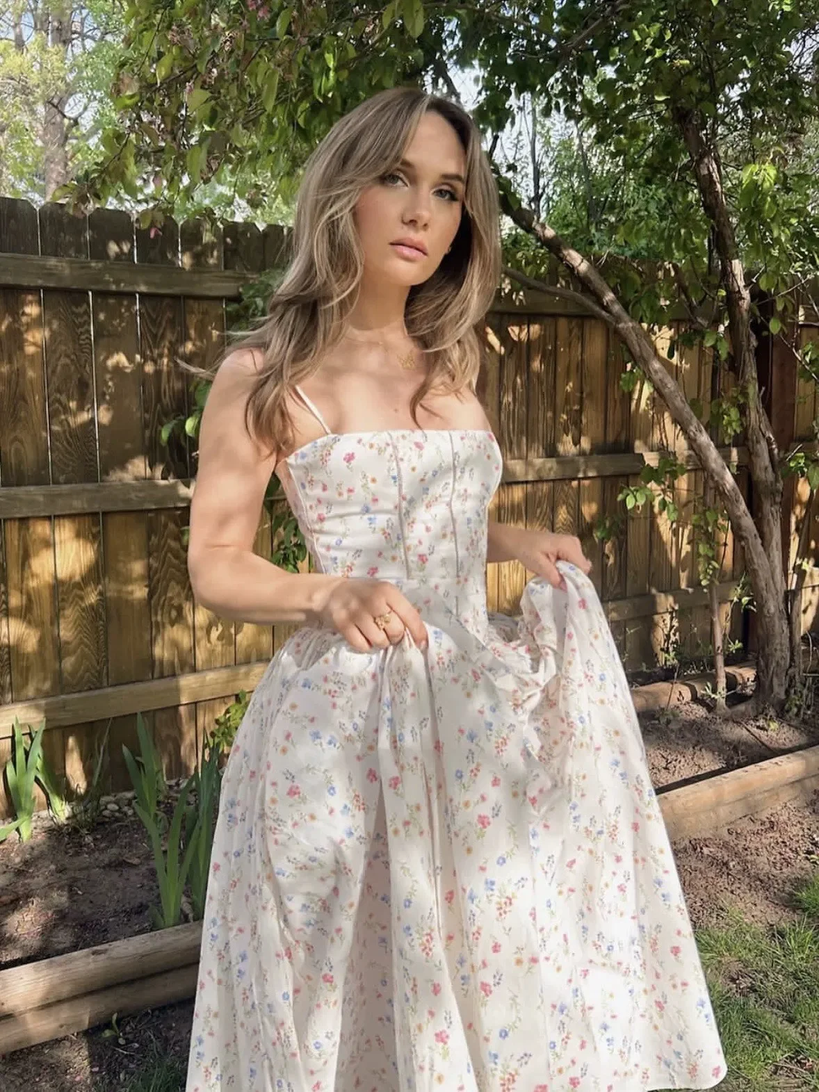 Новинка 2024 женское летнее приталенное и ароматизированное платье в цветочек для