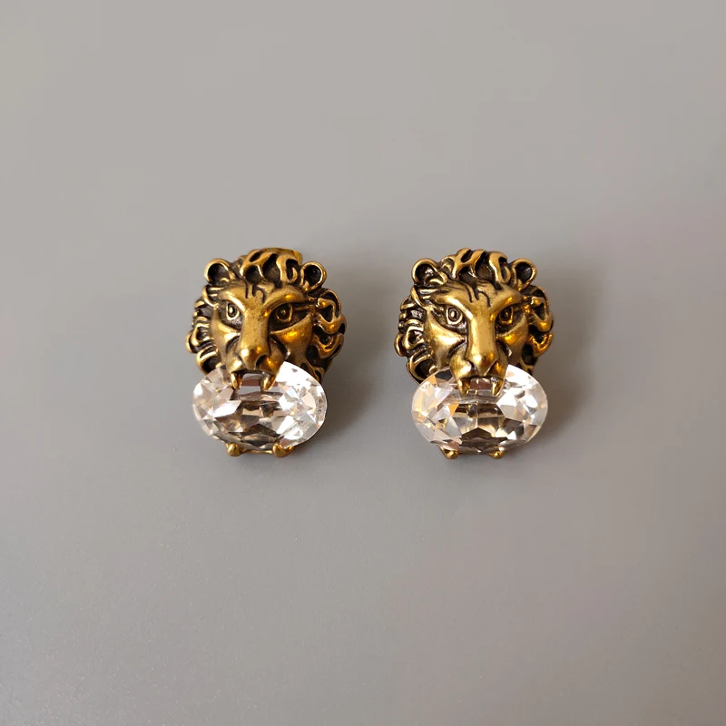 

Простые серьги в европейском и американском ретро стиле с бриллиантами в виде головы льва