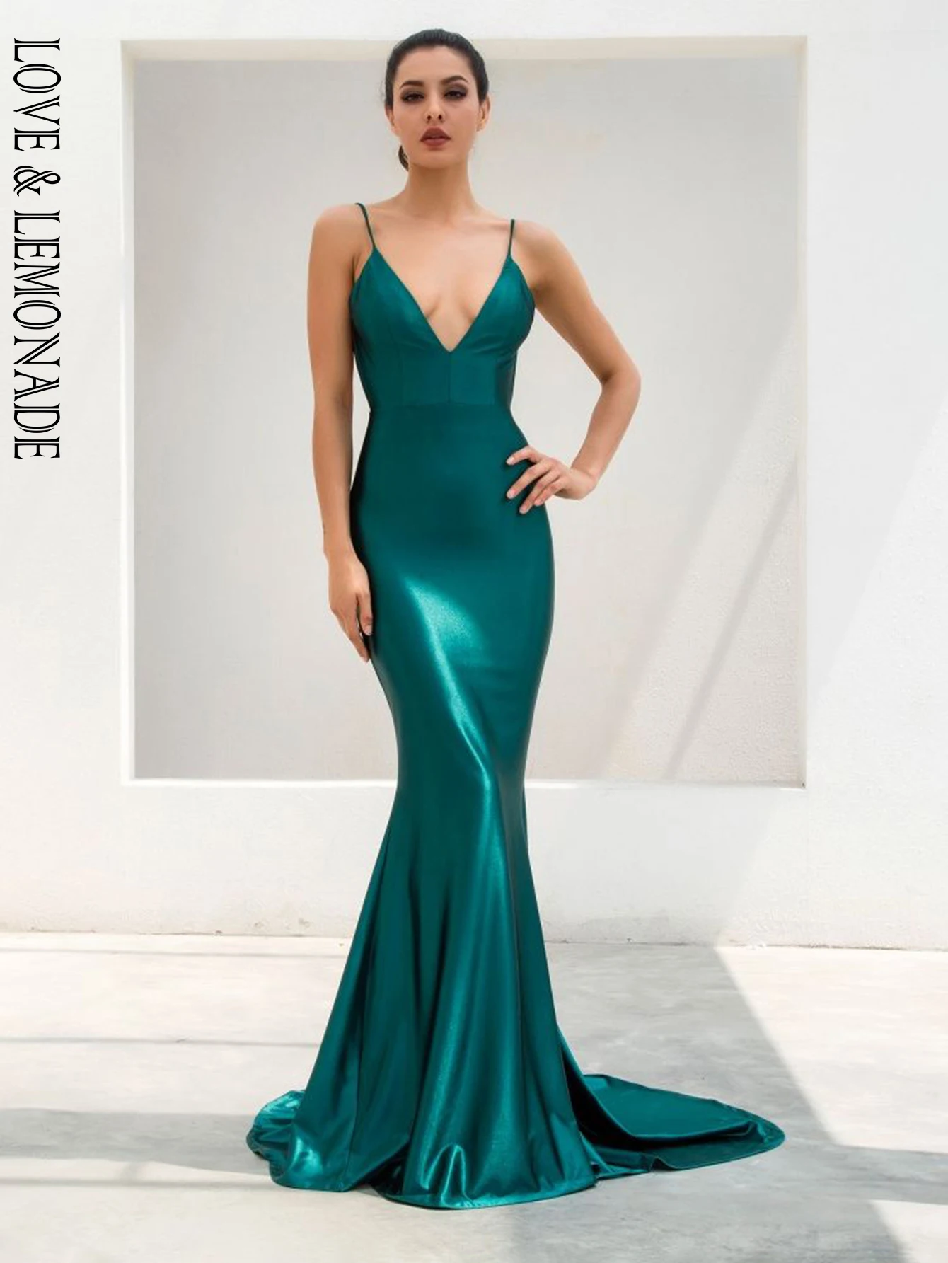 

LOVE&LEMONADE Green Deep V-Neck Open Back Slim Flash Material Maxi Dress LM81222
