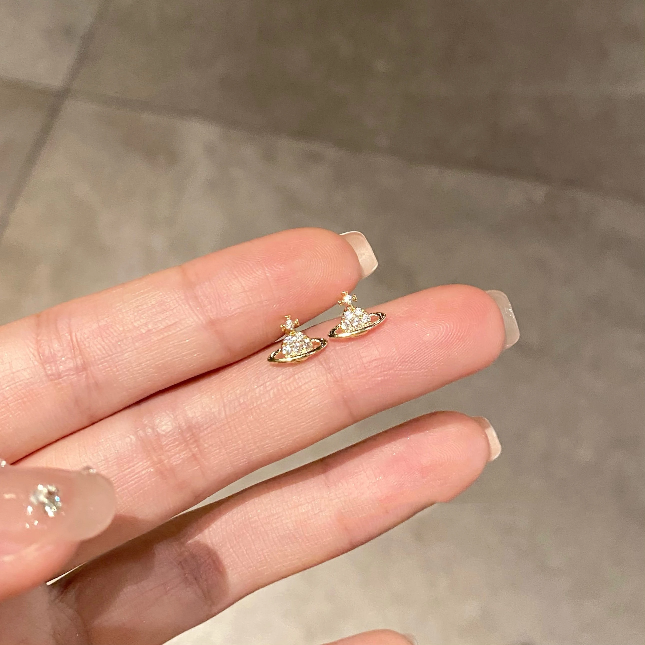 Не нужно выбирать при спать ~ Изысканные и маленькие серьги-гвоздики для ушей