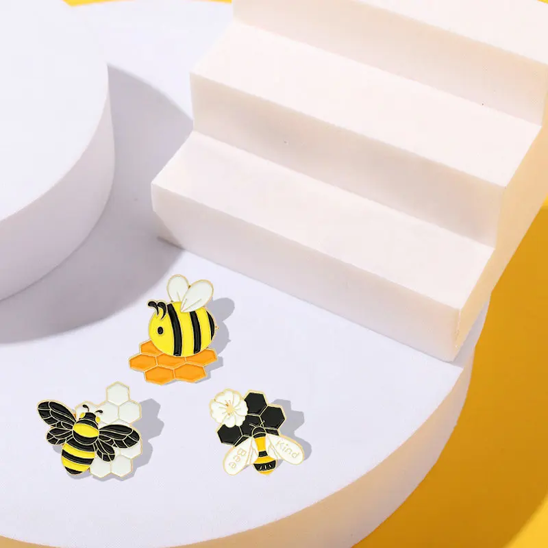 Эмалированная булавка Bee Kind на заказ сотовая банка для меда броши в виде пчелы