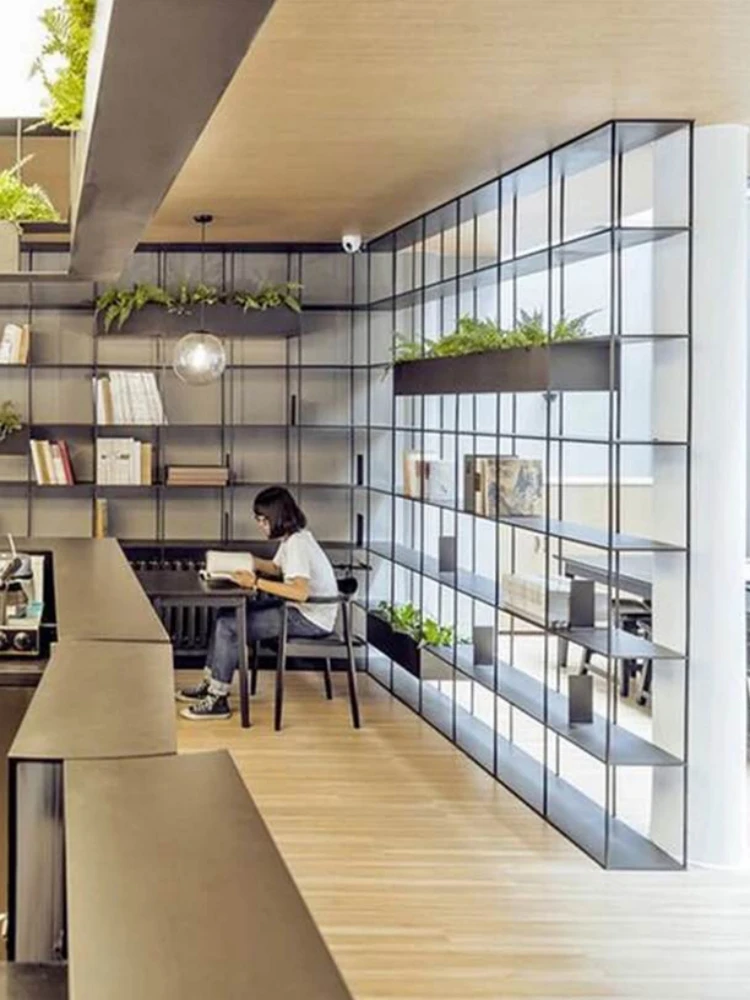 Напольная книжная полка из кованого железа