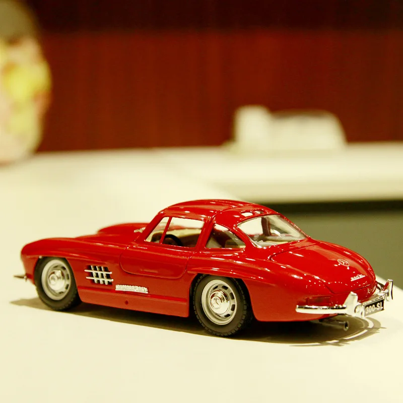 Фото Bburago 1:24 Mercedes-Benz 300SL 1954, литая модель автомобиля из сплава, игрушечная машинка, миниатюрная масштабная модель автомобиля для детей №4