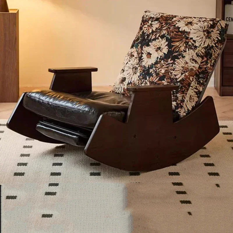 Кресло-качалка одноместное в скандинавском стиле для отдыха на балконе мягкое