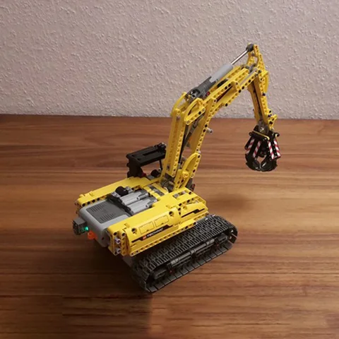 Радиоуправляемый экскаватор LEGO Technic 42006 MOC 797 деталей