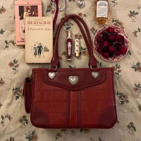 Квадратная сумка из искусственной кожи с крокодиловым узором, винтажная вместительная сумка через плечо, шикарная элегантная однотонная женская сумка в форме сердца