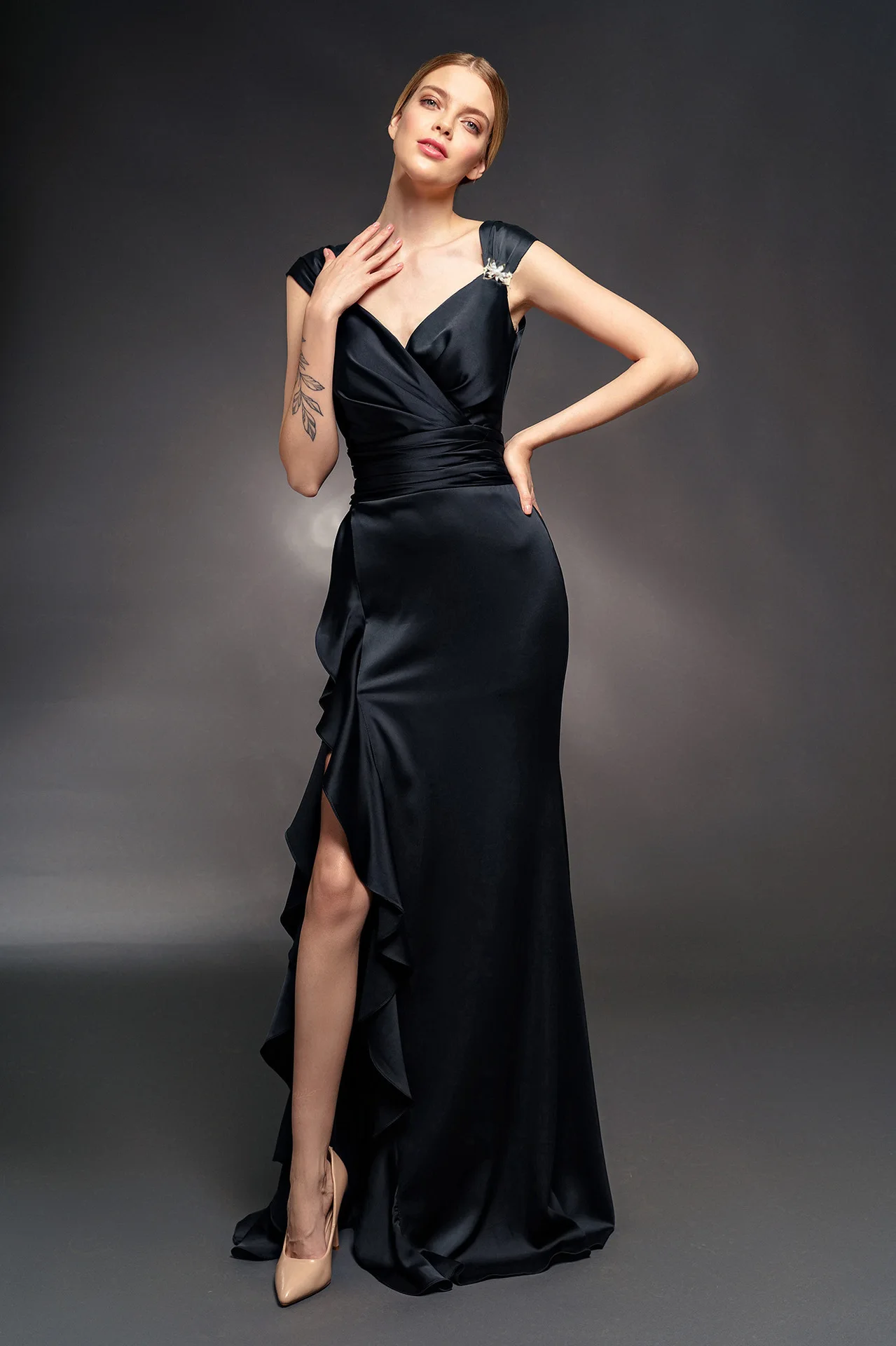 

Платье женское вечернее без рукавов, с V-образным вырезом и открытой спиной