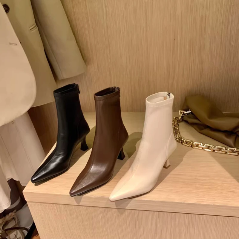 Женские ботильоны из натуральной кожи с острым носком на тонком высоком каблуке