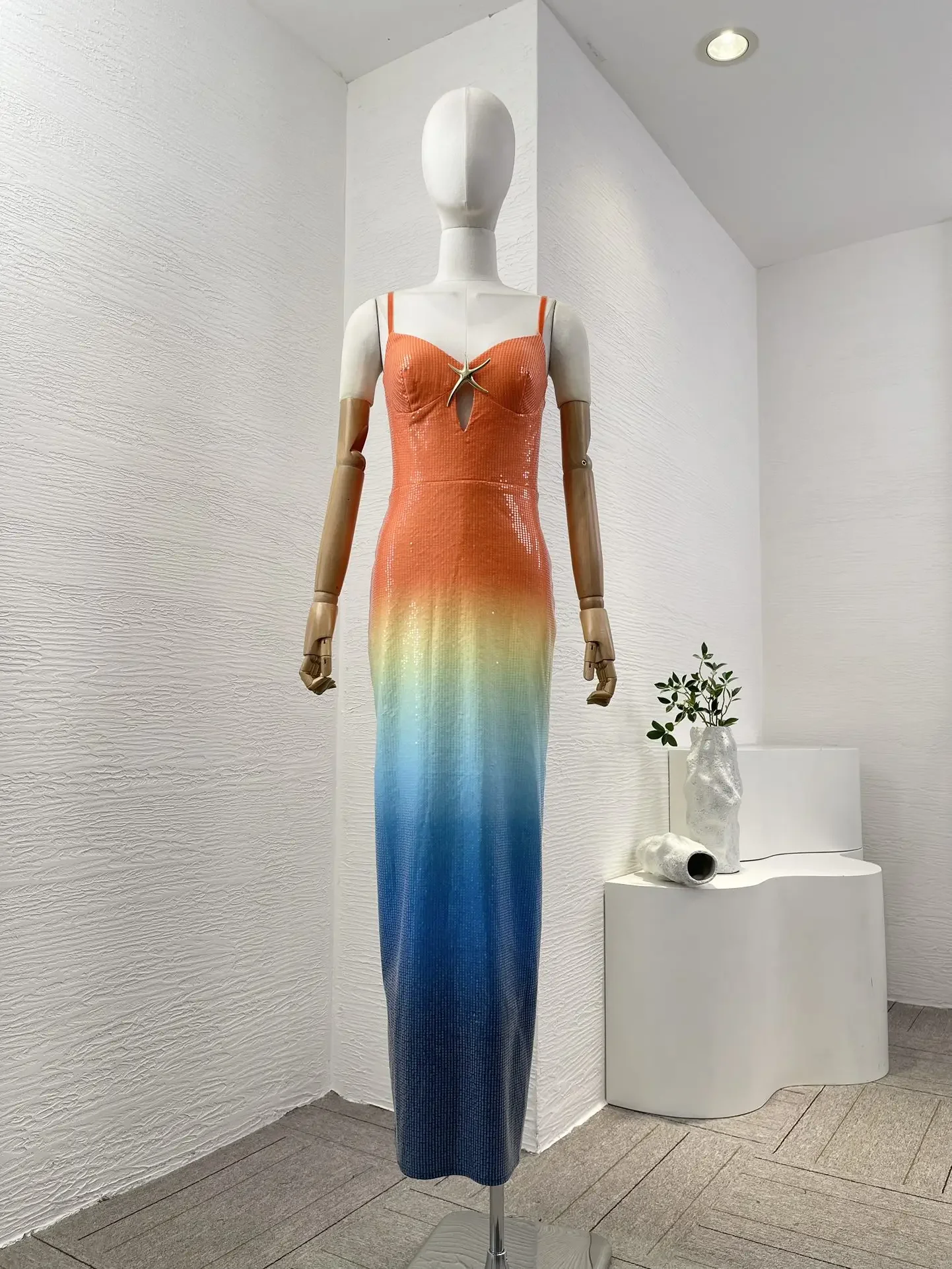 Новинка осени 2024 оранжевое синее Радужное без рукавов платье миди с морской