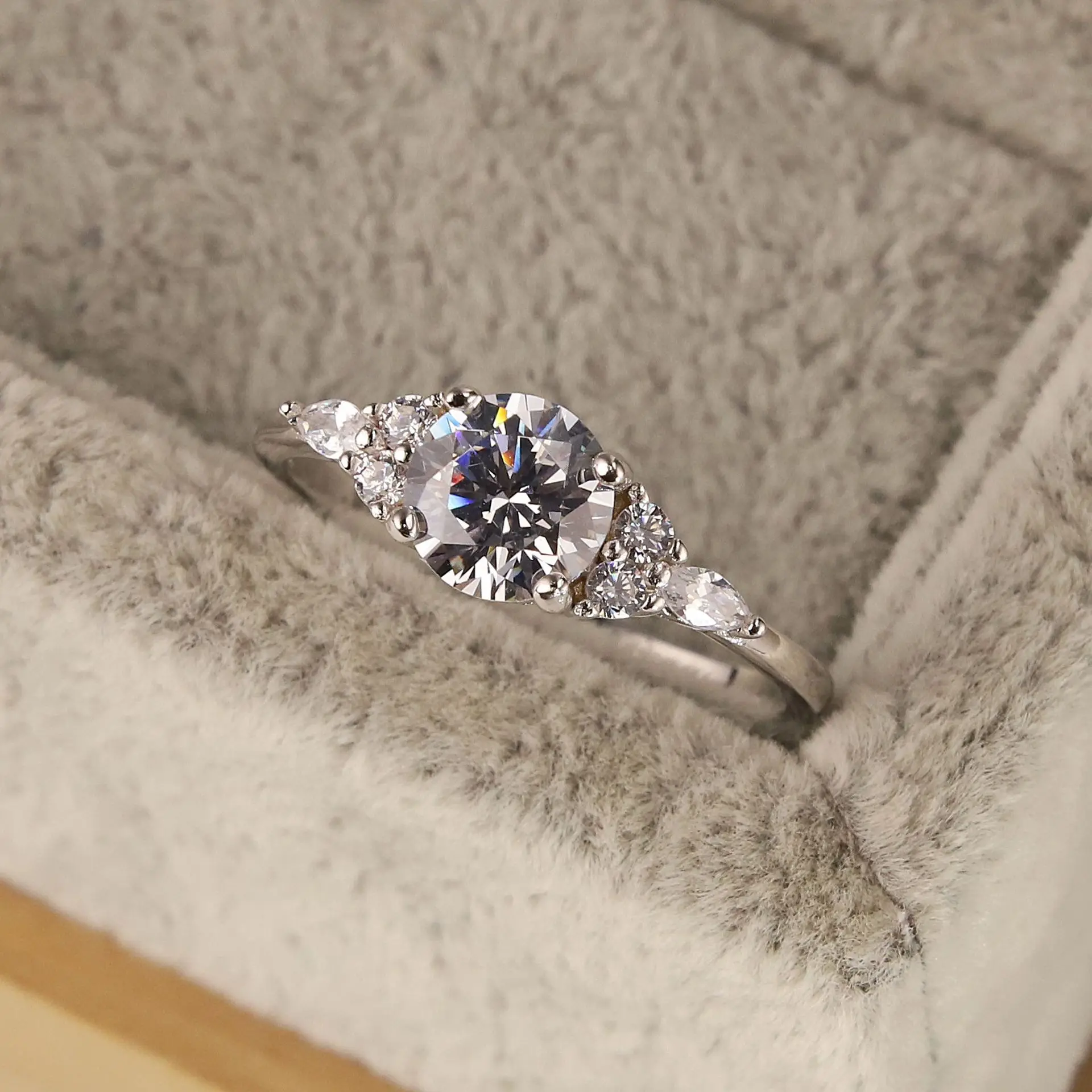 

S925 Sterling Silver Hot Selling Ring Eight Heart Eight Arrow Diamond Ring Simple Design Proposal Ring