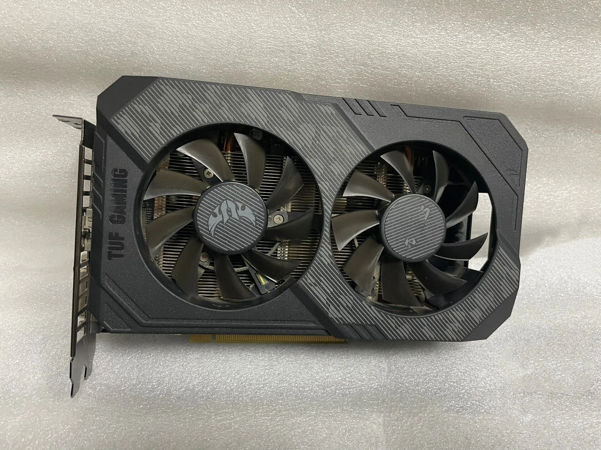 Бывшая в употреблении видеокарта NVIDIA GeForceTUF RTX 2060 6 ГБ GAMING GDDR6 PCI-Express DP HDMI DVI
