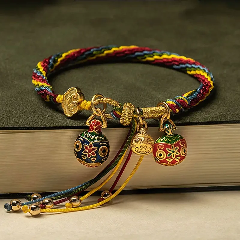 Женский браслет из красной веревки с золотым зверем подразумевает удачу новый