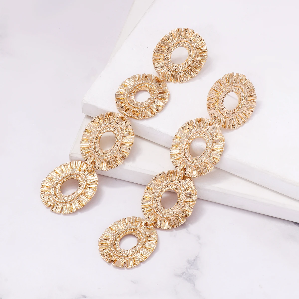 Винтажные золотые Многослойные овальные металлические длинные серьги-капли для