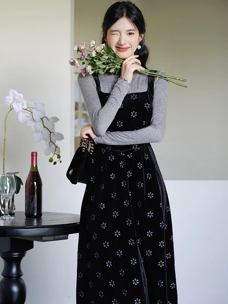 Черное бархатное платье на подтяжках с французским вырезом в стиле ретро вязаная