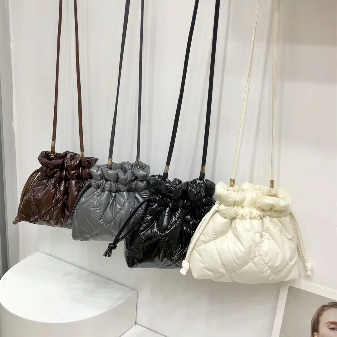 

Мини сумка-ведро с хлопковым наполнителем, модная вместительная мягкая сумка на плечо, сумки через плечо с кулиской для женщин, 2021 маленькие нейлоновые пуховые сумки для женщин