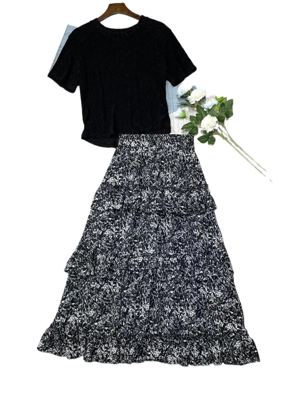 

2023 Women's Clothing Summer New T-shirt Matching Floral Skirt 0820
