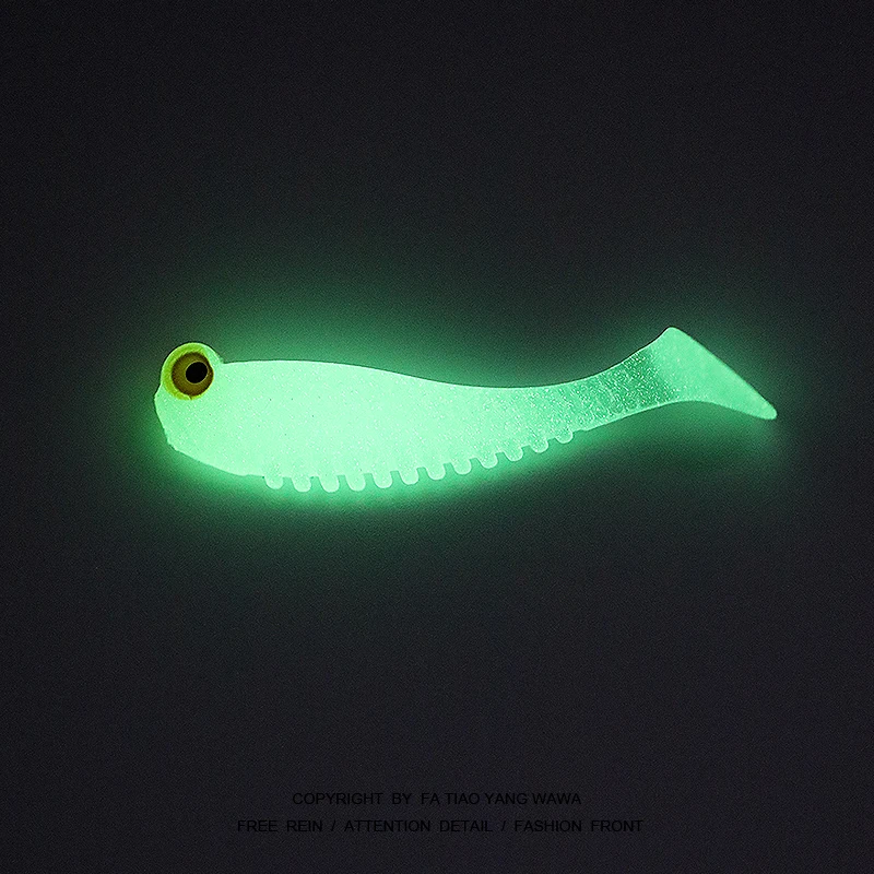 

Bored the whole ground glow fish play! Luminous bait ornaments