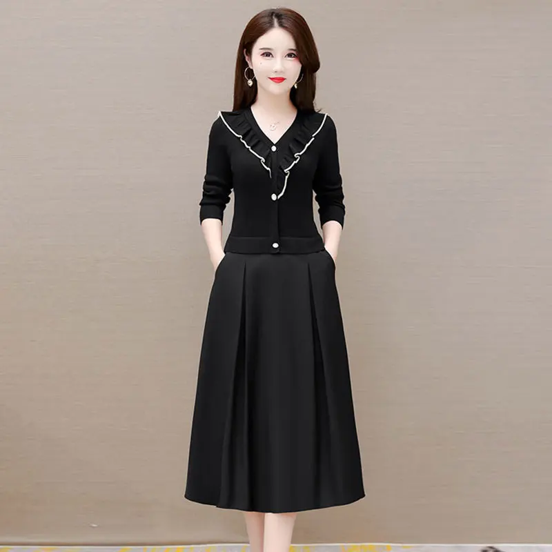 

Женское трикотажное платье, однотонные леггинсы средней длины с имитацией двух краев лотоса в французском стиле, весна 2023