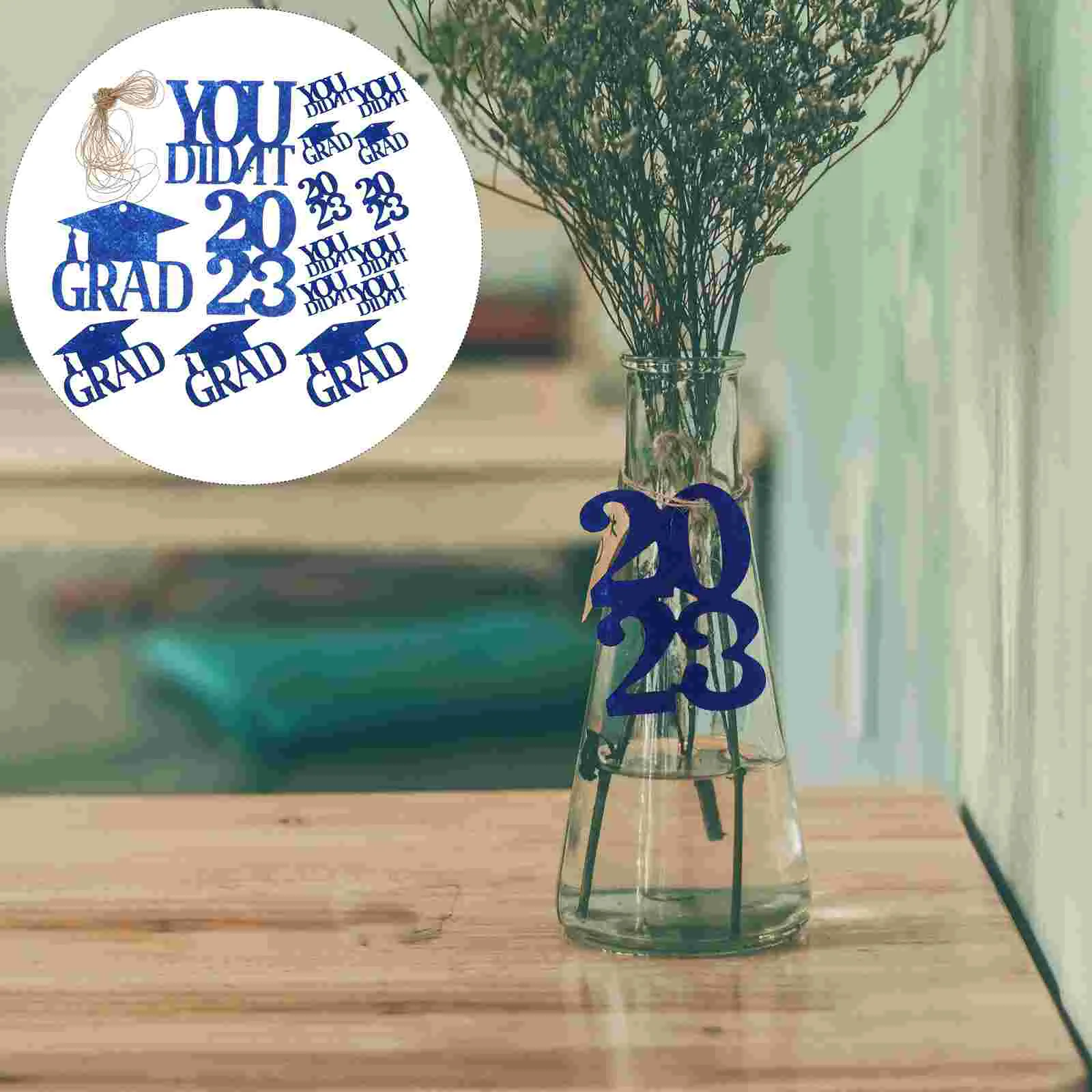 

18pcs 2023 Grad Party Supplies 2023 Grad Tags Signs