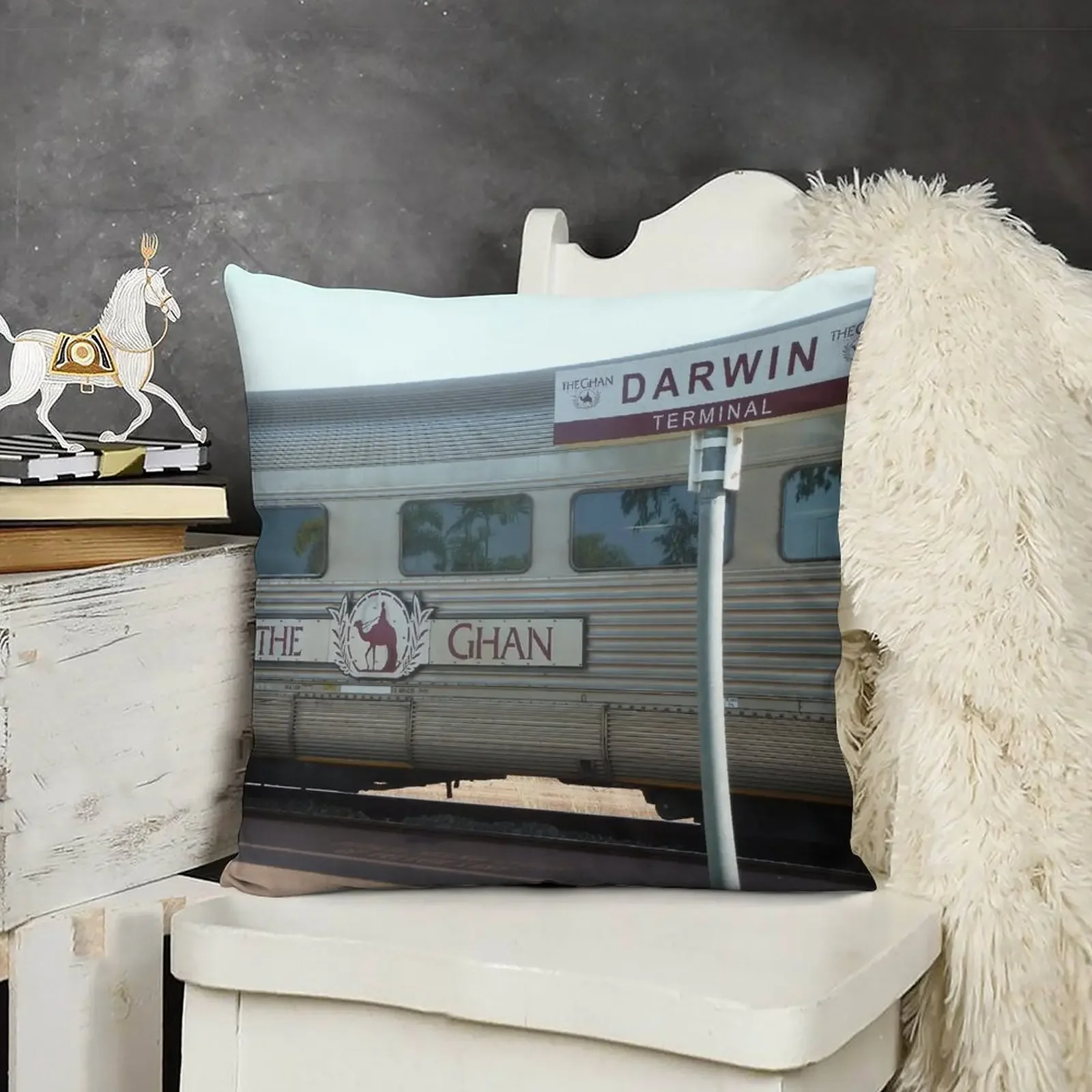 Декоративная подушка The Ghan at Darwin Station для дивана декоративные подушки роскошного