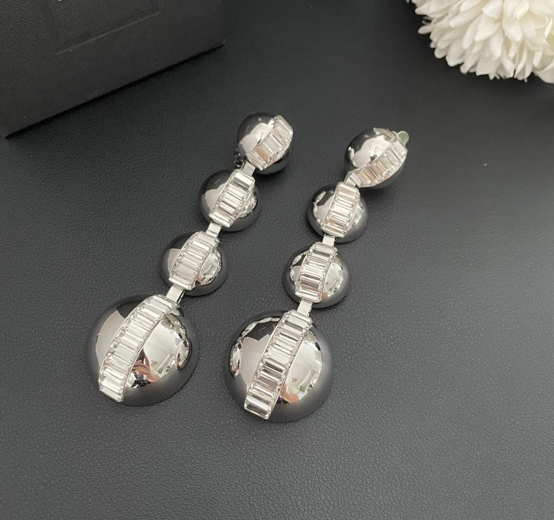

Fashion temperament senior sense retro half round ball ear clip female