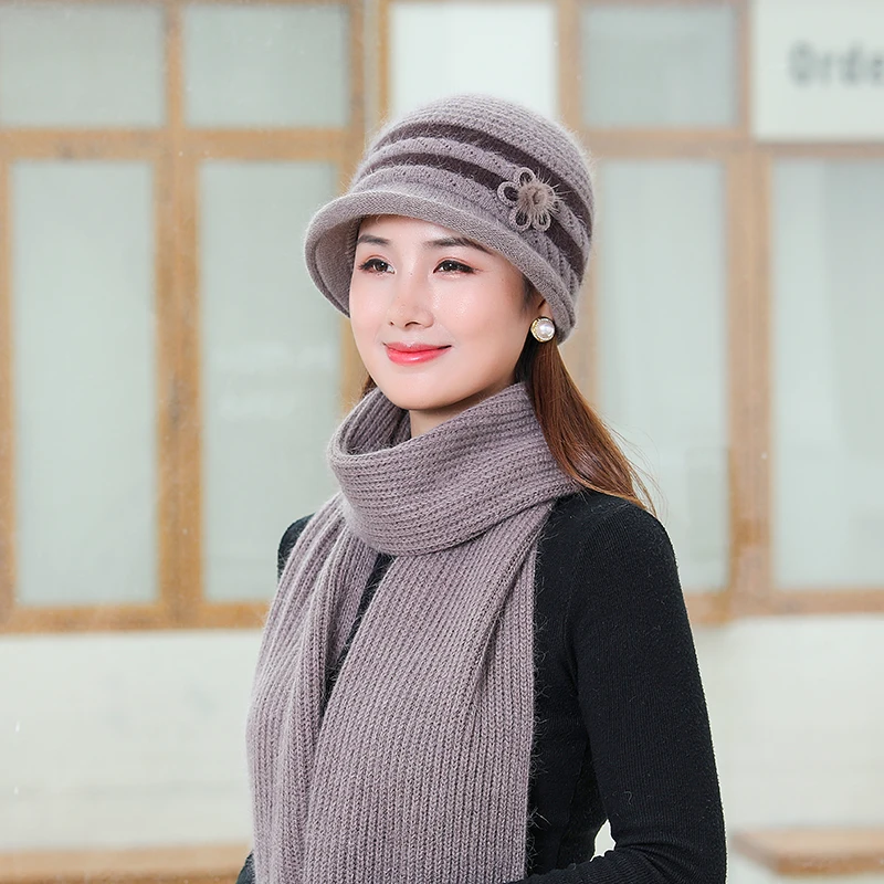 

Шапка-бини зимняя женская с длинным шарфом и бантом