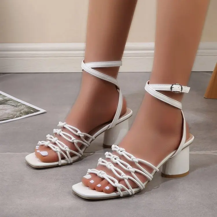 

2022 New Fashion Summer New Fashion Thick Heel Open Toe Round Heel Thin Strap Women Sandals Buckle Hand Woven Women's Shoes
