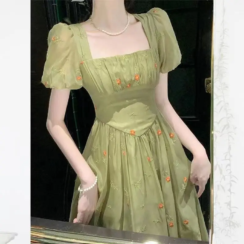 

2023 summer new temperament socialite senior sense French goddess fan waist slimming green floral female dress