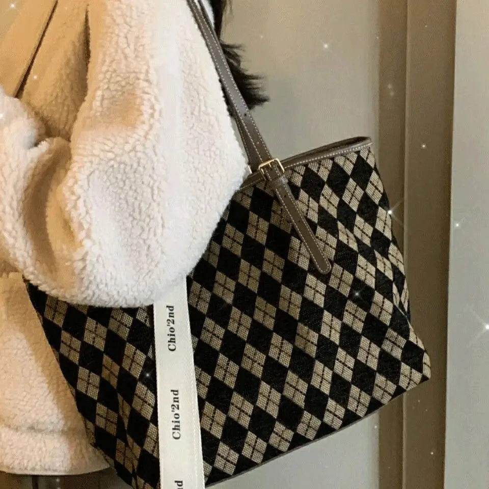 

Женская сумка весна-лето 2022, трендовая уличная одежда для старших классов для девочек, модные холщовые сумки, практичная сумка-шоппер через ...