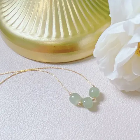 Золотое ожерелье с зелёной бусиной DAIZHEMEI