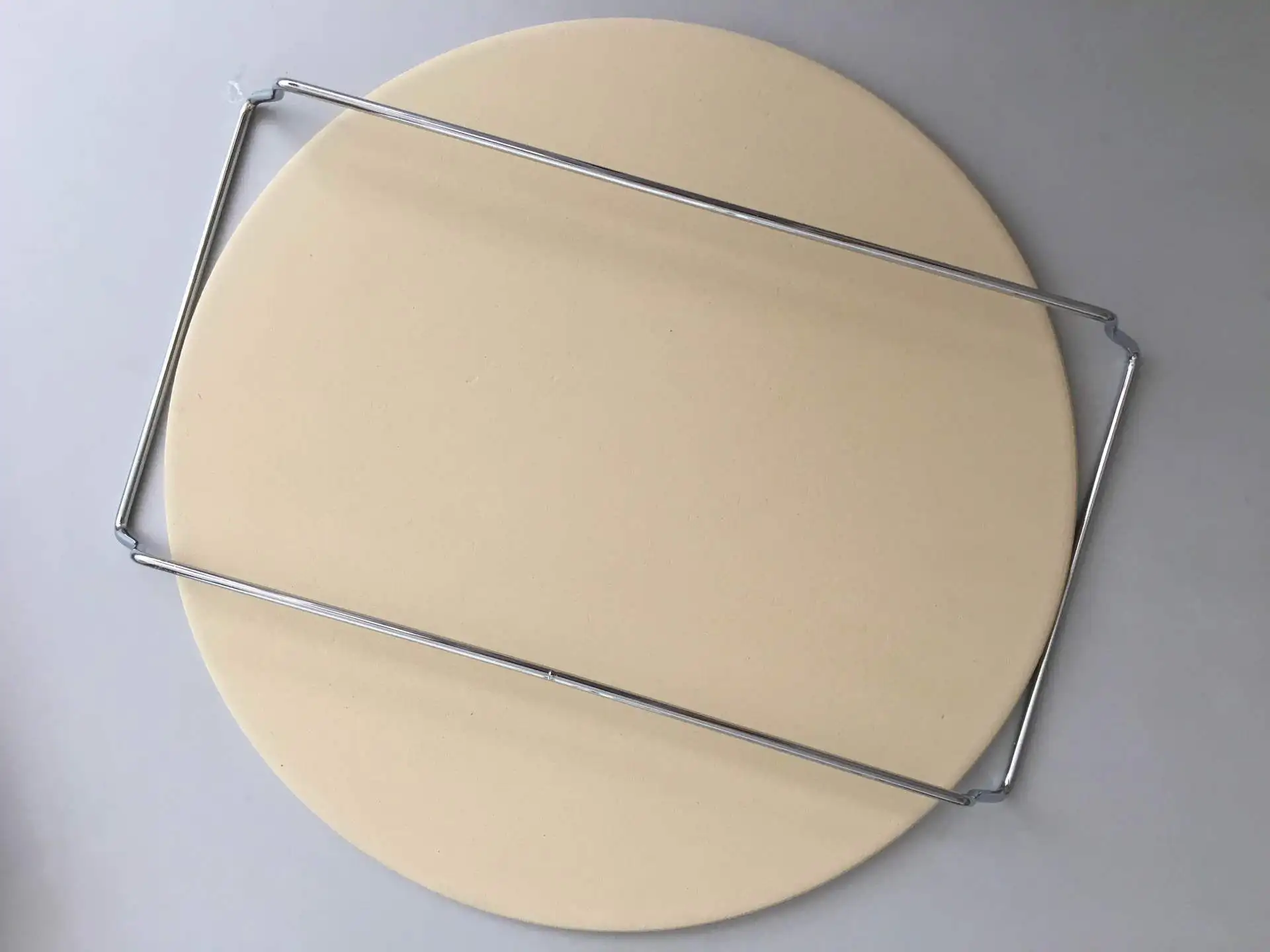 

9/11/12/13/15'' Pizza Stone Board with Steel Handle Round Fire-resistant Ceramic Insulation Plate Pizza Pan 9 Inch Pizza Stone