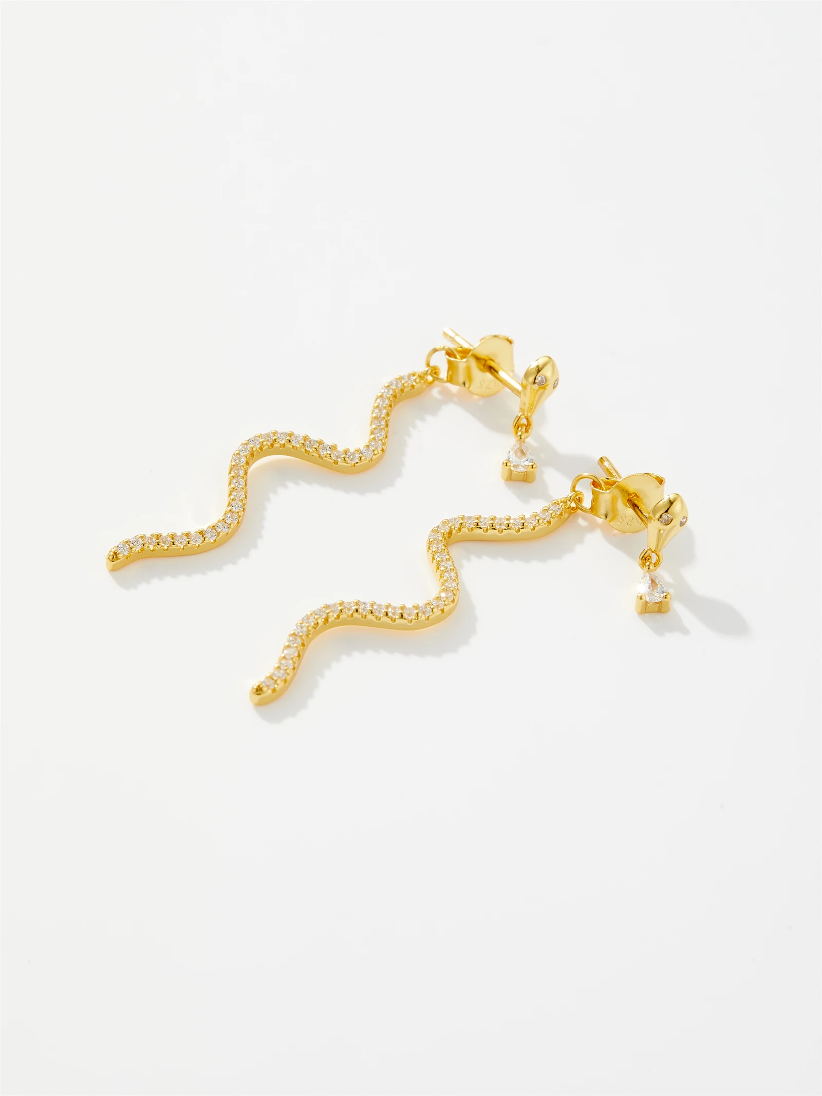 DPLAOPA новинка 925 года серебро 2023 пробы Золотая змея серьги-подвески с цирконом