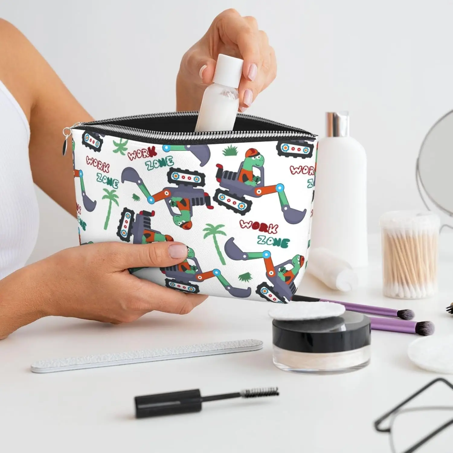 Динозавр на экскаваторе2 женская косметичка дорожный размер туалетные