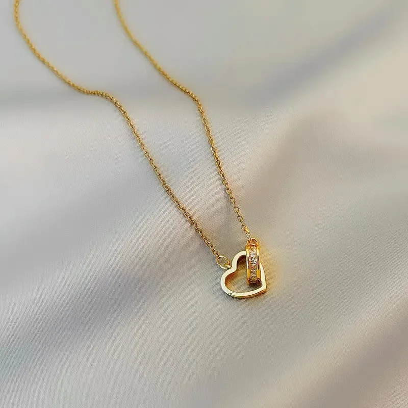 

Stainless Steel Heart Buckle Necklace Female Clavicle Chain Love Pendant Simple Exquisite Grace Pendant High-Grade Jewelry