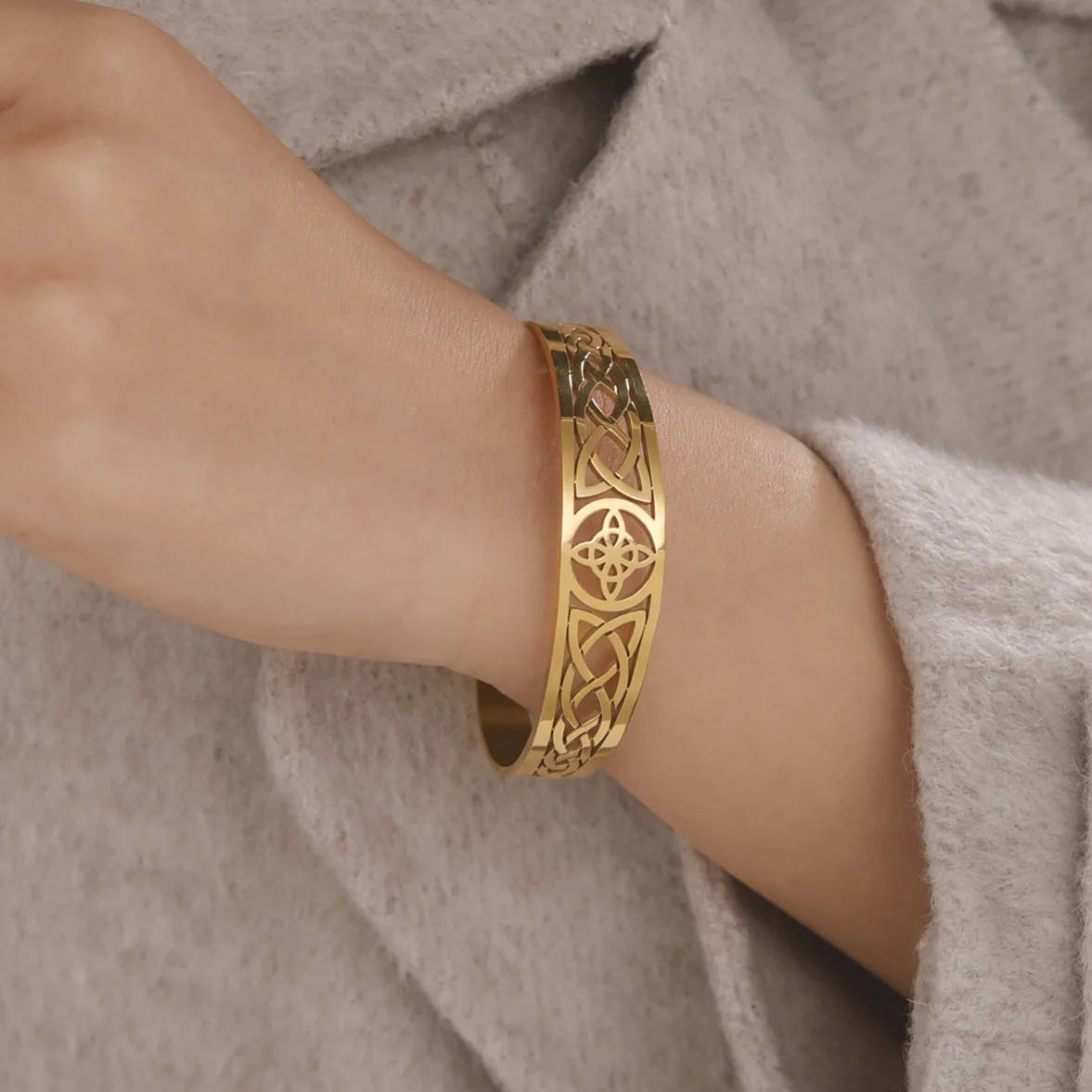 

HIPEE New Fashion Witch Knot Bangle for Women Hollow Stainless Steel Gold Silver Color Bracelet Witchcraft Amulet Jewelry Gift