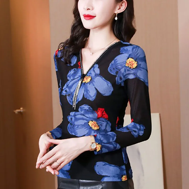Stylish V-Neck Printed Zipper Loose Korean Blouse Women's Clothing 2023 Spring New Casual Pullovers All-match Office Lady Shirt