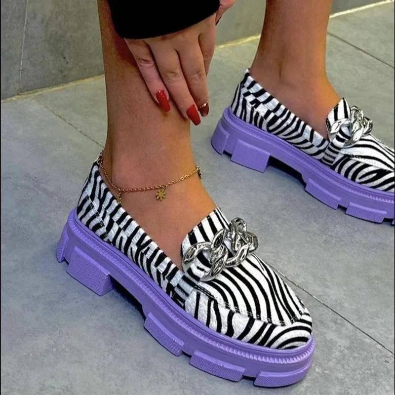 

2022 European and American women metal chain color thick sole shallow shoe 3400