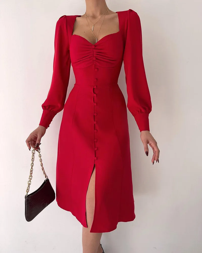 

Elegant women's dress with red square collar and long sleeves