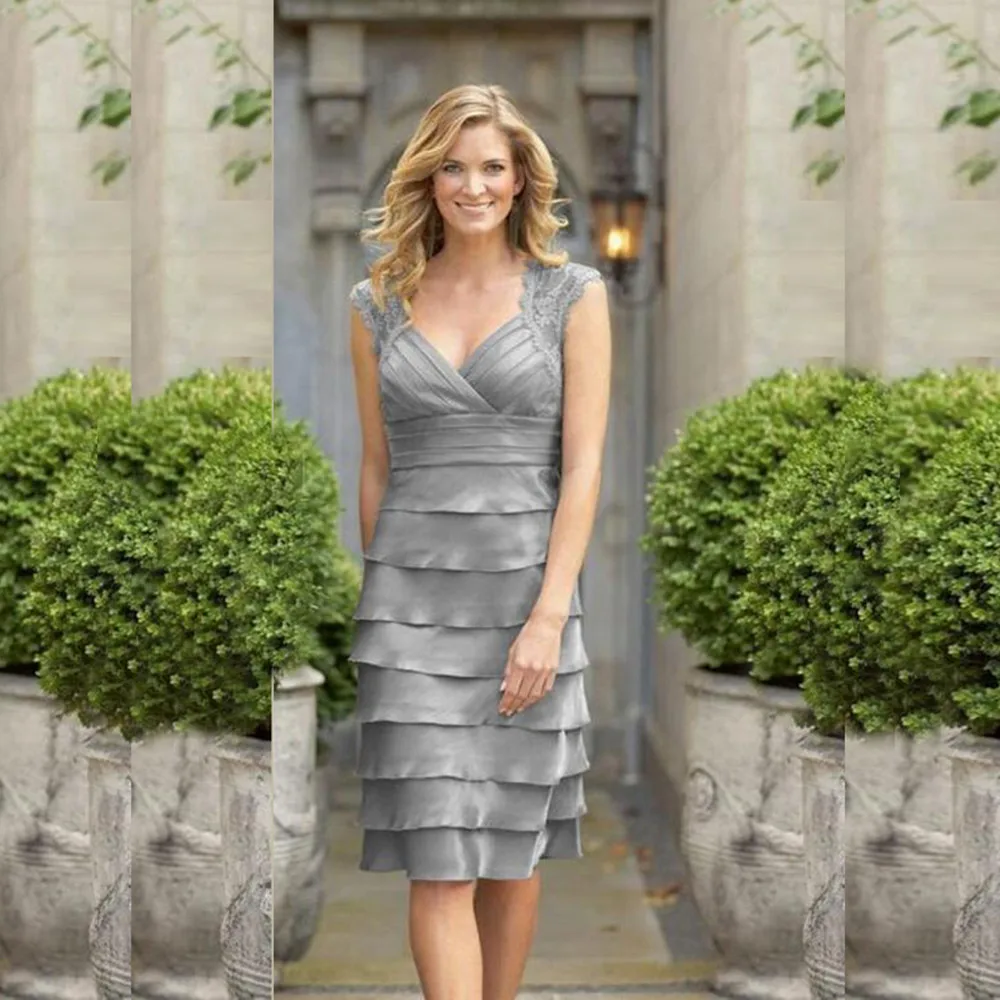 

2022 Delicate Gray Neckline Cap Sleeve Mother Dresses Knee Length Tiered Skirt Mother of the Groom Gowns