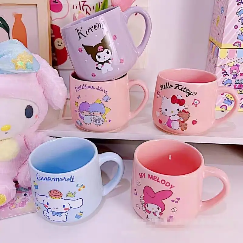 

450 мл кавайная чашка для воды Sanrio, милая керамическая чашка Kuromi Cinnamoroll Hellokittys My Melody, помпон, пуриновая чашка, чашка для кофе, молока, подарок