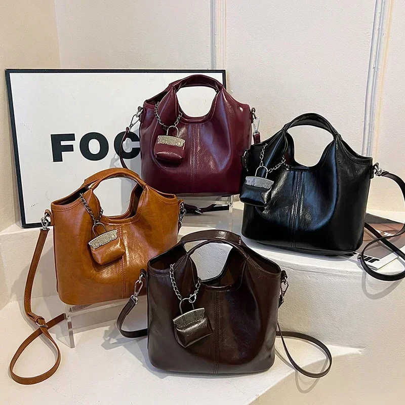 Большая вместительная женская сумка-тоут из мягкой кожи новинка 2024